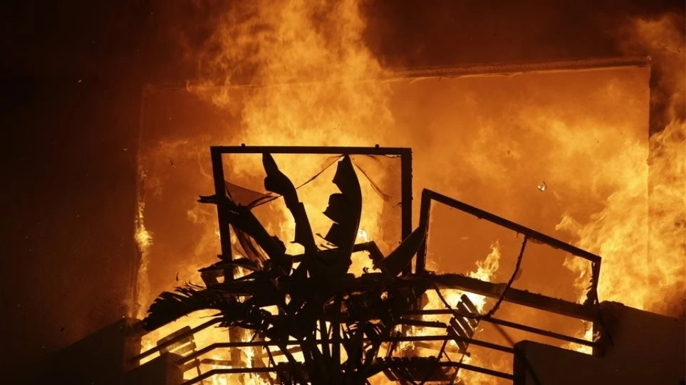 Εικόνες Αποκάλυψης στην Καλιφόρνια: Οι φλόγες έσβησαν από το χάρτη το Paradise – Εκατοντάδες οι λεηλασίες (εικόνες, βίντεο)